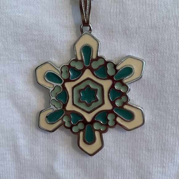 Wallace Silversmiths enamel painted snowflake necklace - Picture 3 of 6